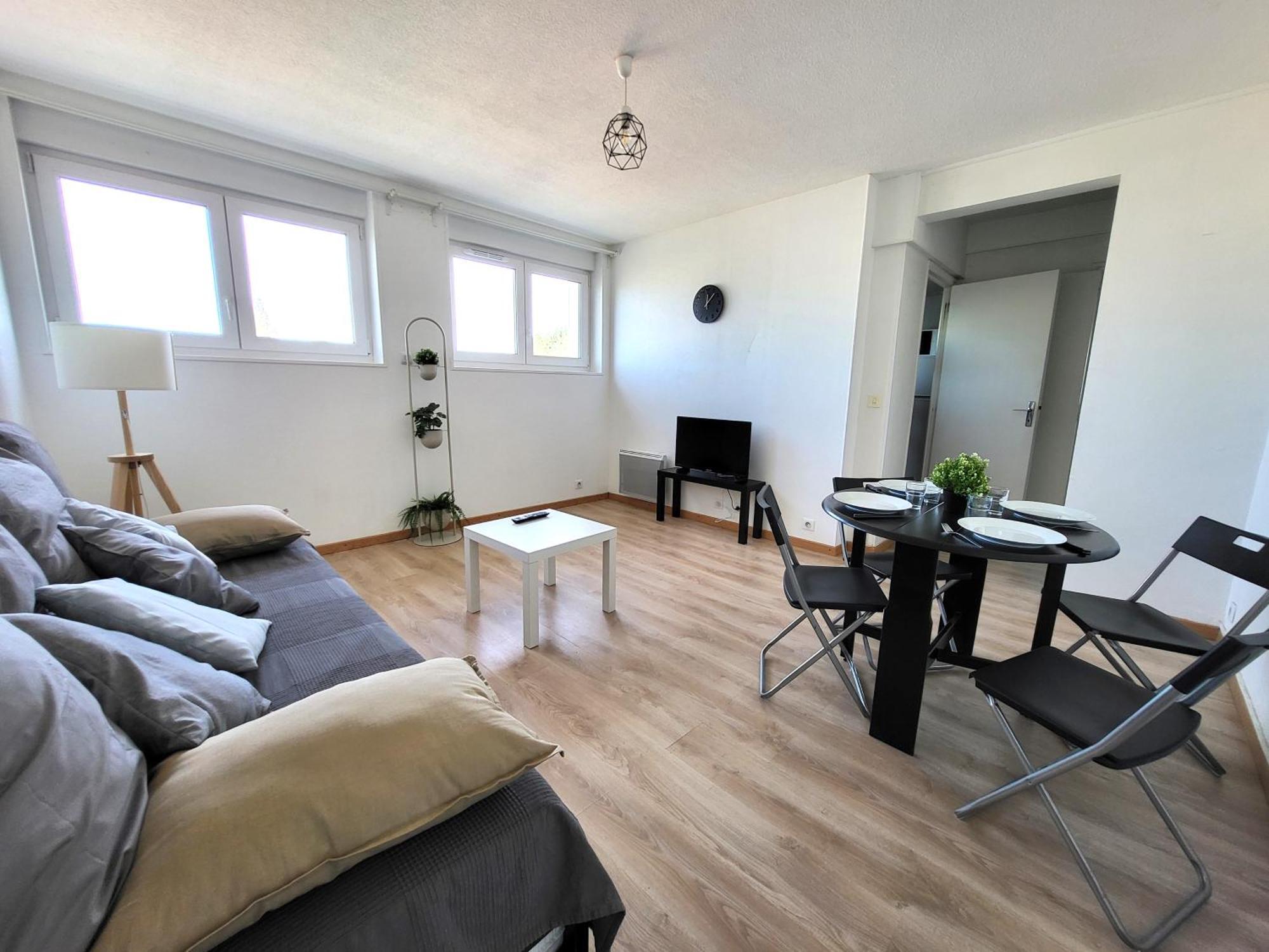 St-Quentin-En-Yvelines Plusieurs Appartements Avec Parking Trappes Ngoại thất bức ảnh