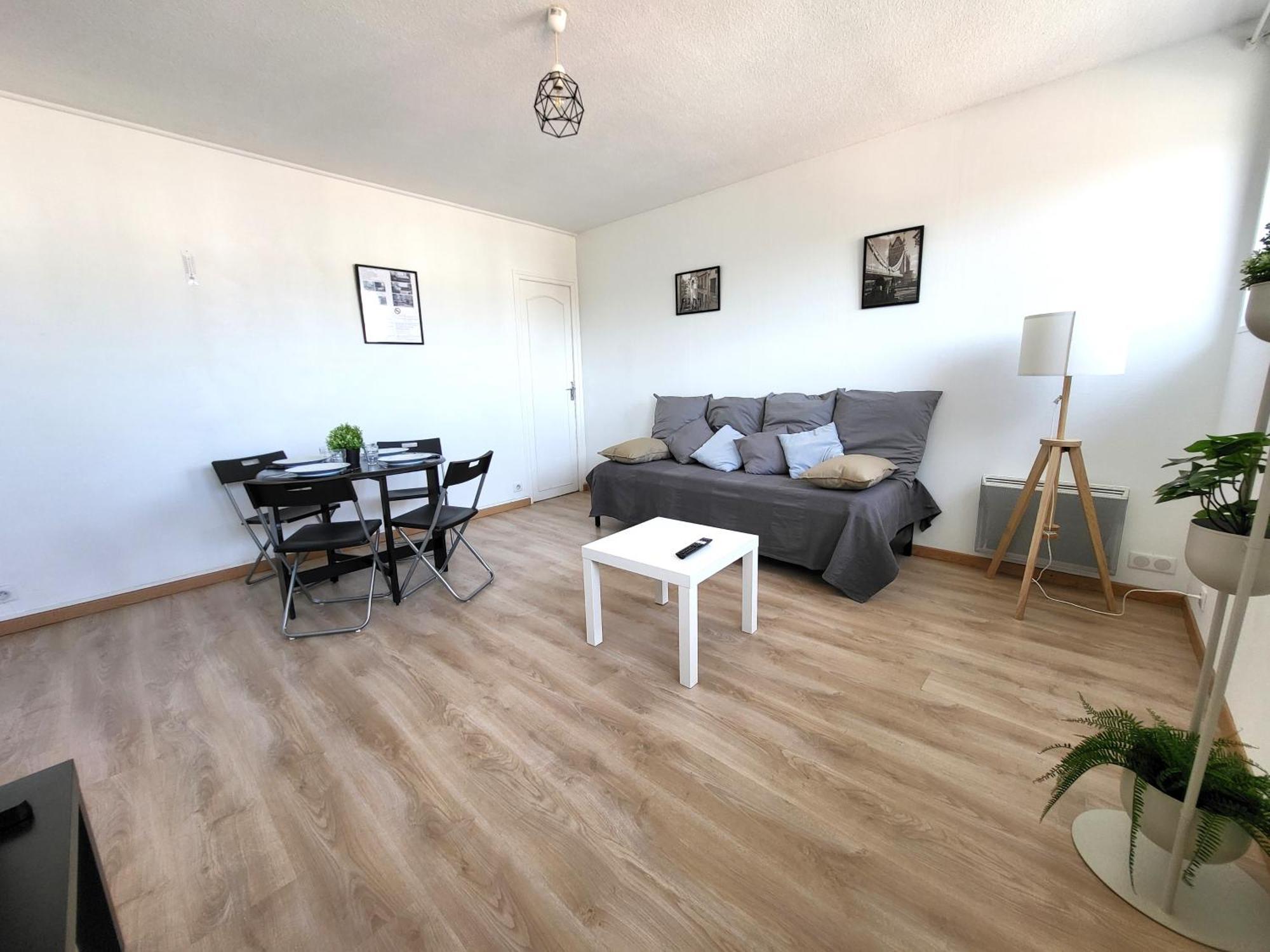 St-Quentin-En-Yvelines Plusieurs Appartements Avec Parking Trappes Ngoại thất bức ảnh